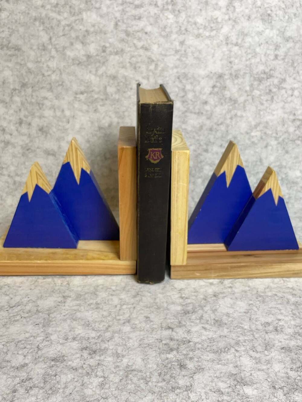decorably Wooden Mountain Bookends for Kids Nursery and Bedroom Decor